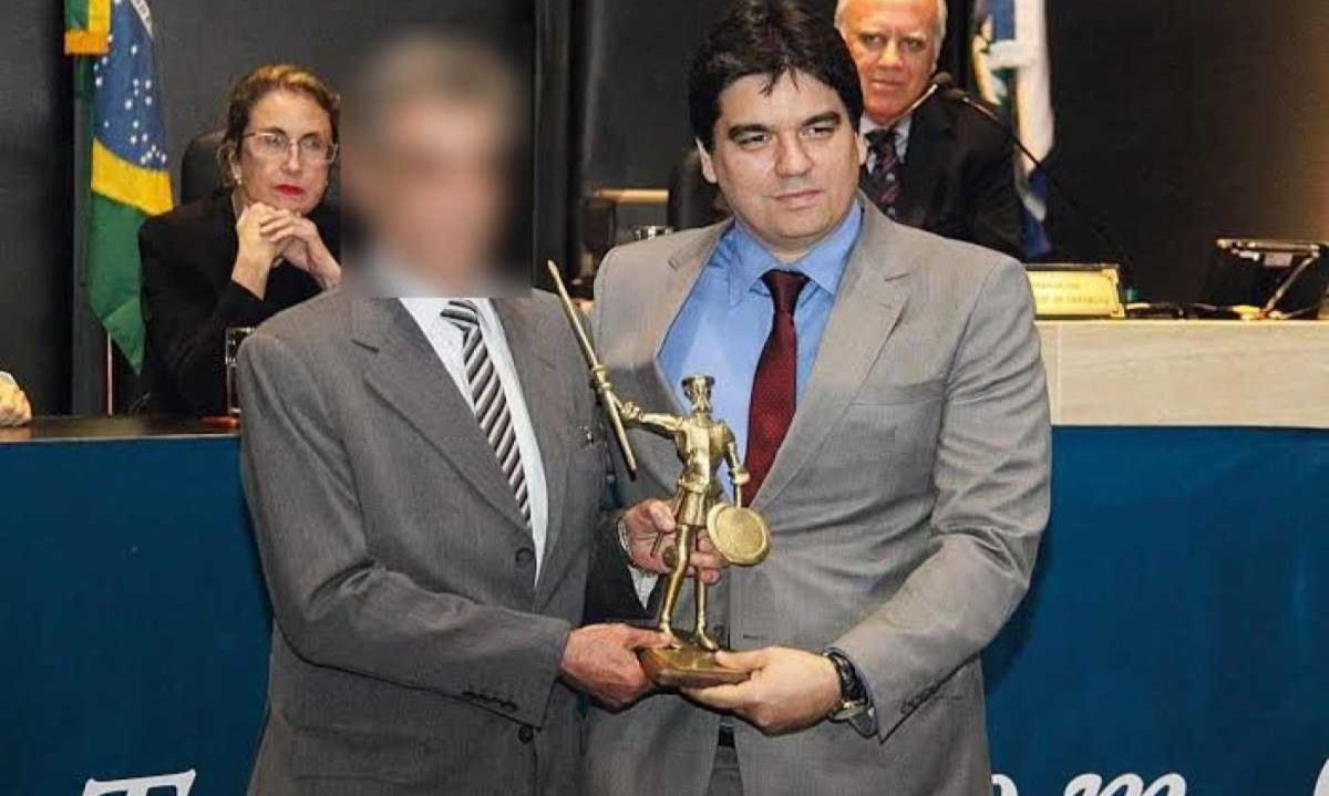 Jornalista Ricardo Lyra recebe prêmio -  (crédito: Reprodução/Redes sociais)