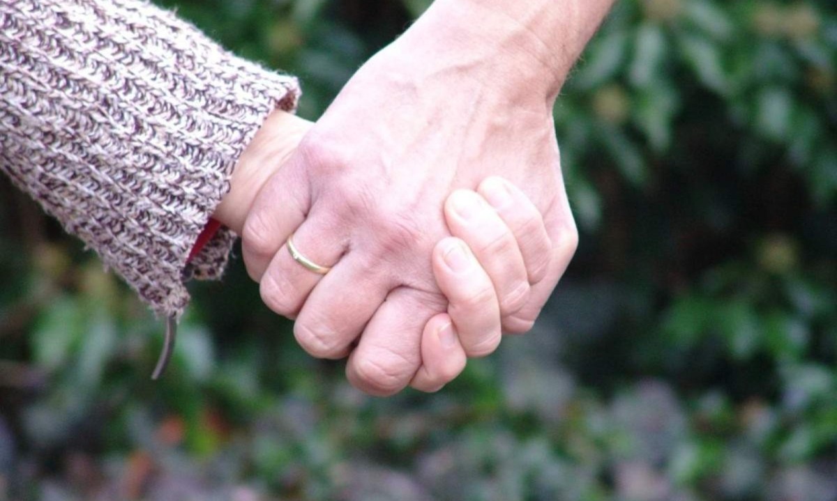 Casal de mãos dadas -  (crédito: Pixabay)