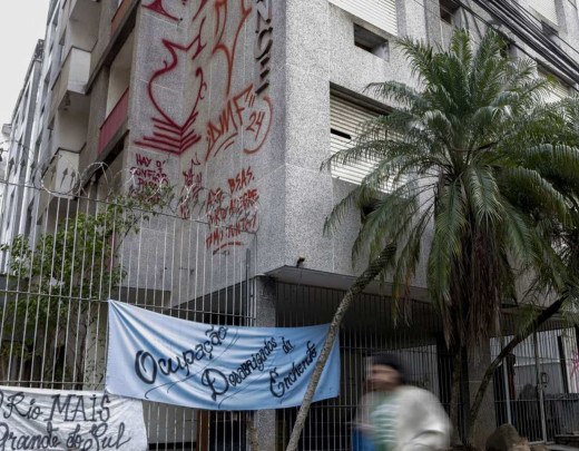 Ocupações de prédios abandonados ganham força em Porto Alegre  -  (crédito: EBC)