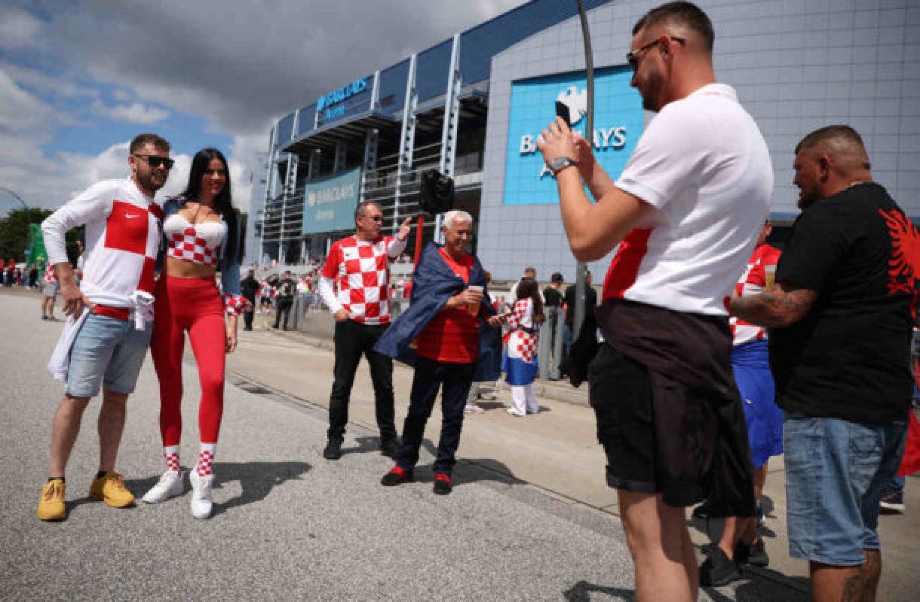Musa da Croácia na Copa volta a ganhar fama na Euro por roupas chamativas