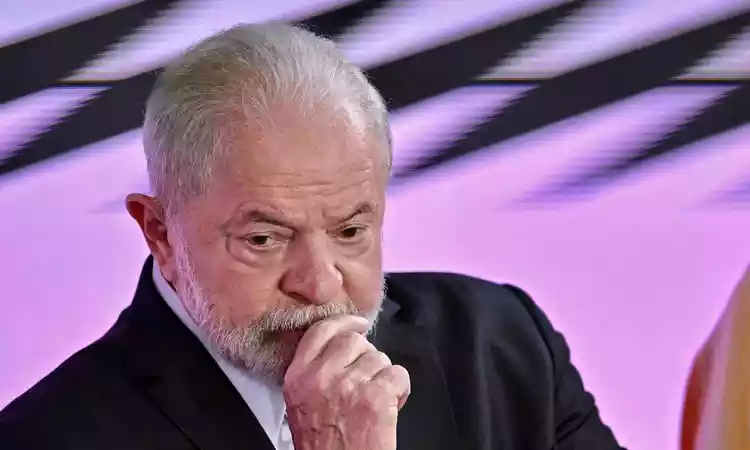 Dólar atinge maior valor do governo Lula, após crítica ao Copom - EVARISTO SA / AFP