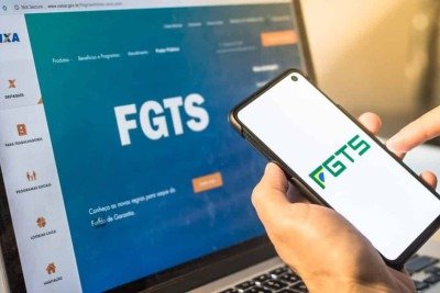 A quantia que um trabalhador pode retirar anualmente após aderir ao saque-aniversário depende do saldo disponível na conta do FGTS. Para quem tem saldo de até R$ 500, é possível sacar 50% do total.  -  (crédito: Divulgação)