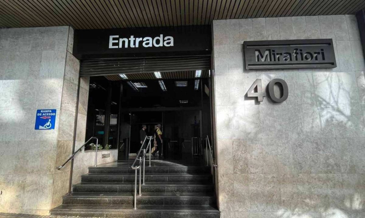 Na noite de quinta-feira (20/6), um elevador caiu no Centro de BH -  (crédito: Wellington Barbosa/EM/DA Press)