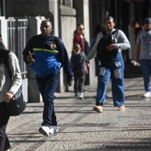 Inverno chegou: veja onde doar agasalhos em BH - Leandro Couri/EM