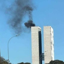 Fumaça preta saindo das torres do Congresso assusta brasilienses - Reprodução redes sociais