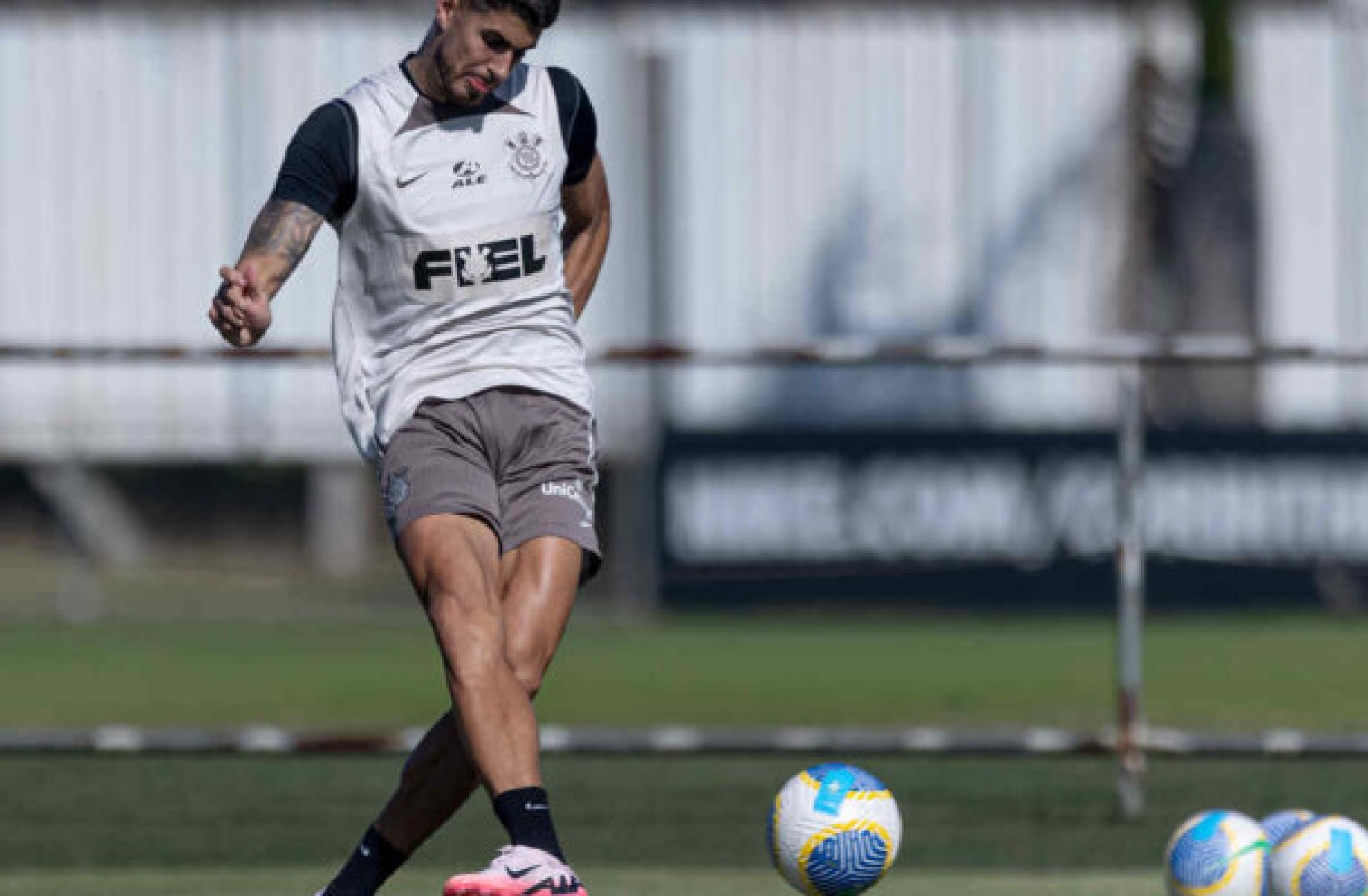 Corinthians treina e terá pelo menos duas mudanças contra o Athletico-PR