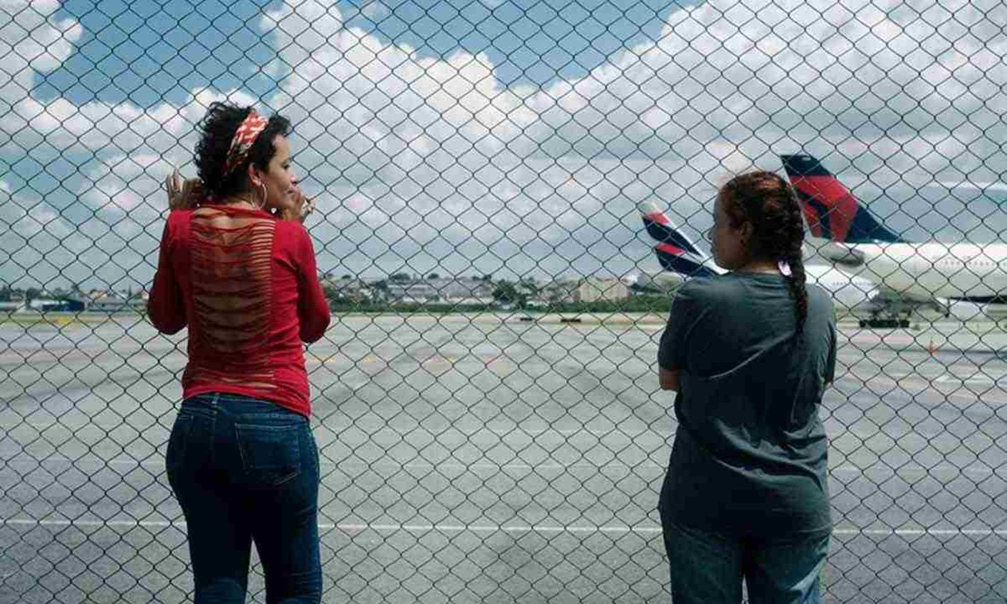 'O estranho' mostra Aeroporto de Guarulhos como símbolo de exploração
