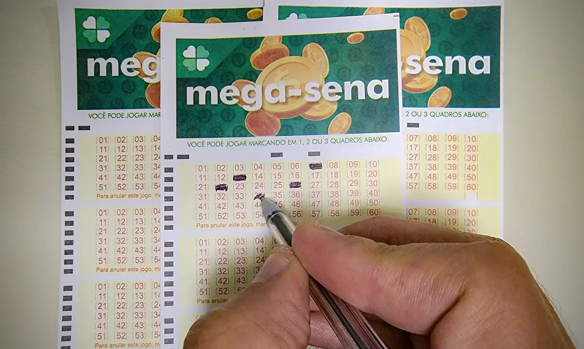 Mega-Sena acumula mais uma vez e prêmio vai a R$ 93 milhões -  (crédito: EBC)