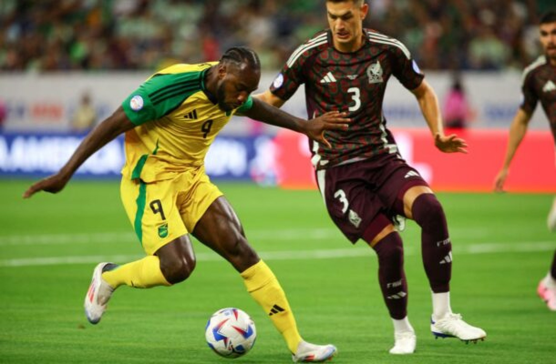 México sofre, mas vence Jamaica no Grupo B da Copa América