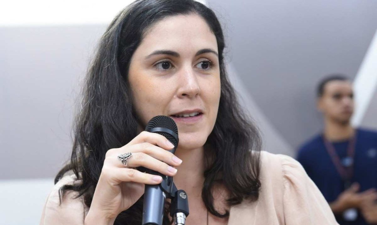 Secretária de Planejamento, Camila Neves, diz que governo estuda como vai pagar a correção retroativa aos servidores aprovada pela ALMG -  (crédito: Guilherme Bergamini/ ALMG)