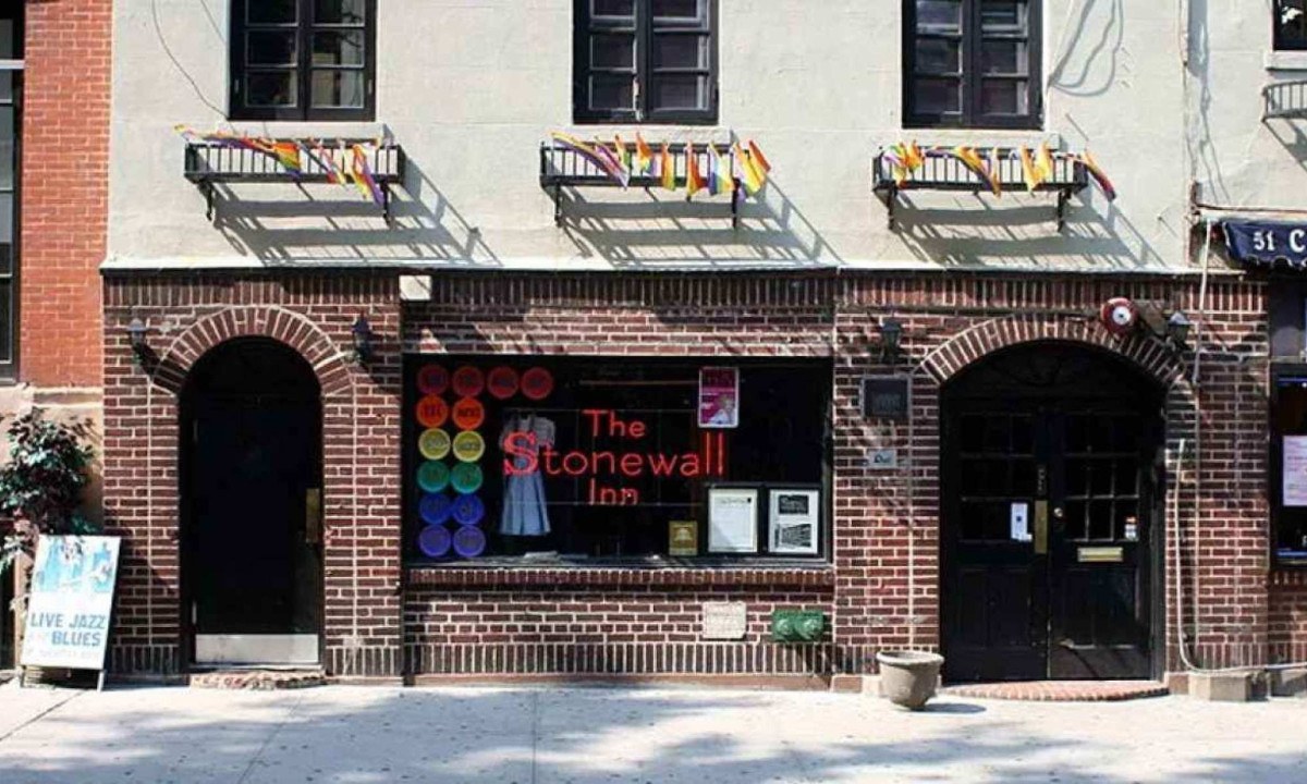 Fachada do bar Stonewall Inn em 2008 -  (crédito: Johannes Jordan/Wikimedia Commons)
