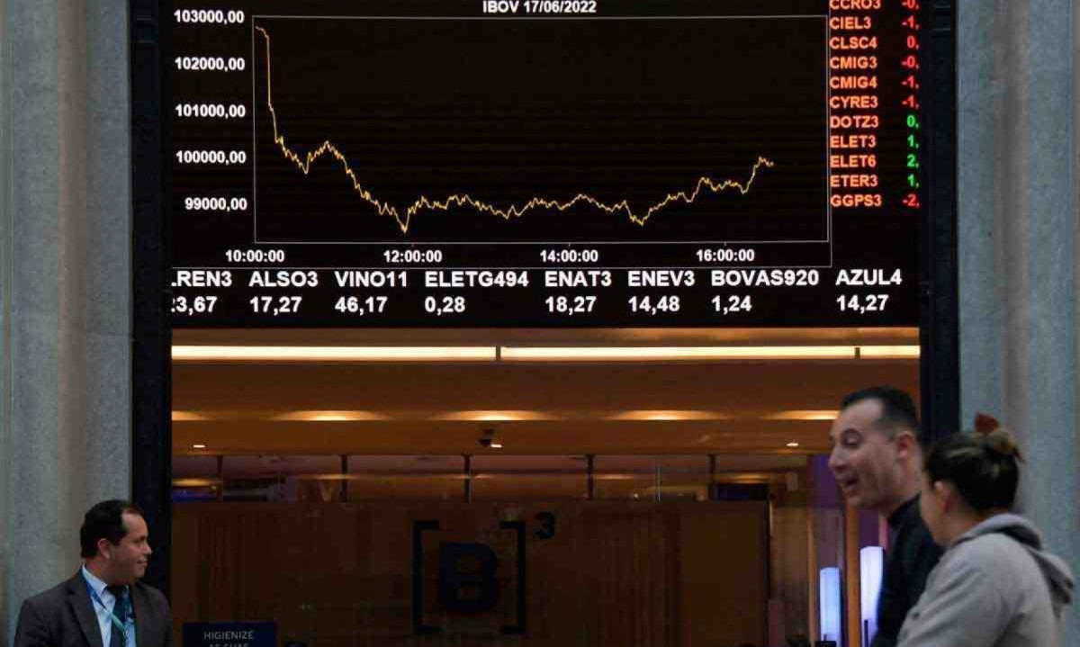 O Ibovespa, principal índice da B3, a bolsa de valores de São Paulo, voltou a rondar a casa dos 122 mil pontos -  (crédito: Nelson Almeida/AFP – 17/6/22)
