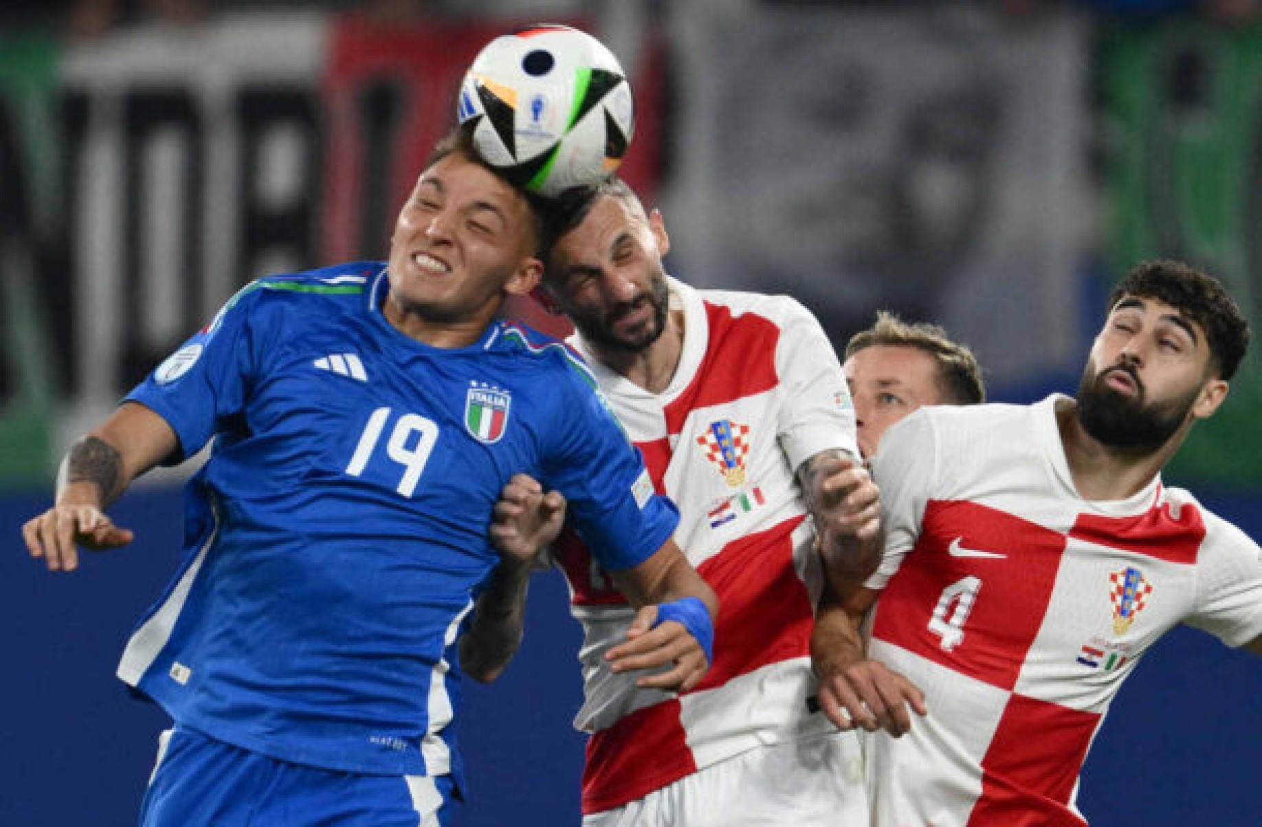 Itália empata no último lance, elimina a Croácia e avança na Euro