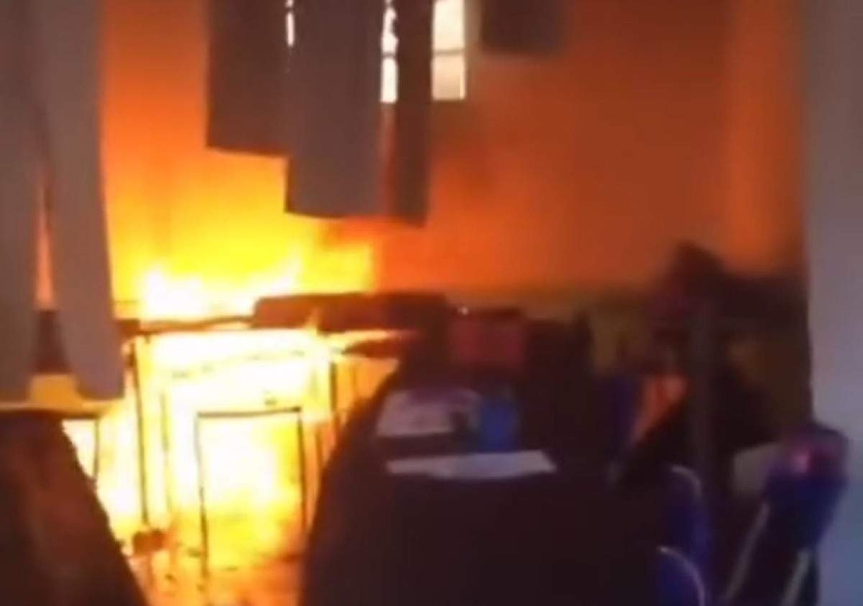 Incêndio interrompe aula em escola em BH