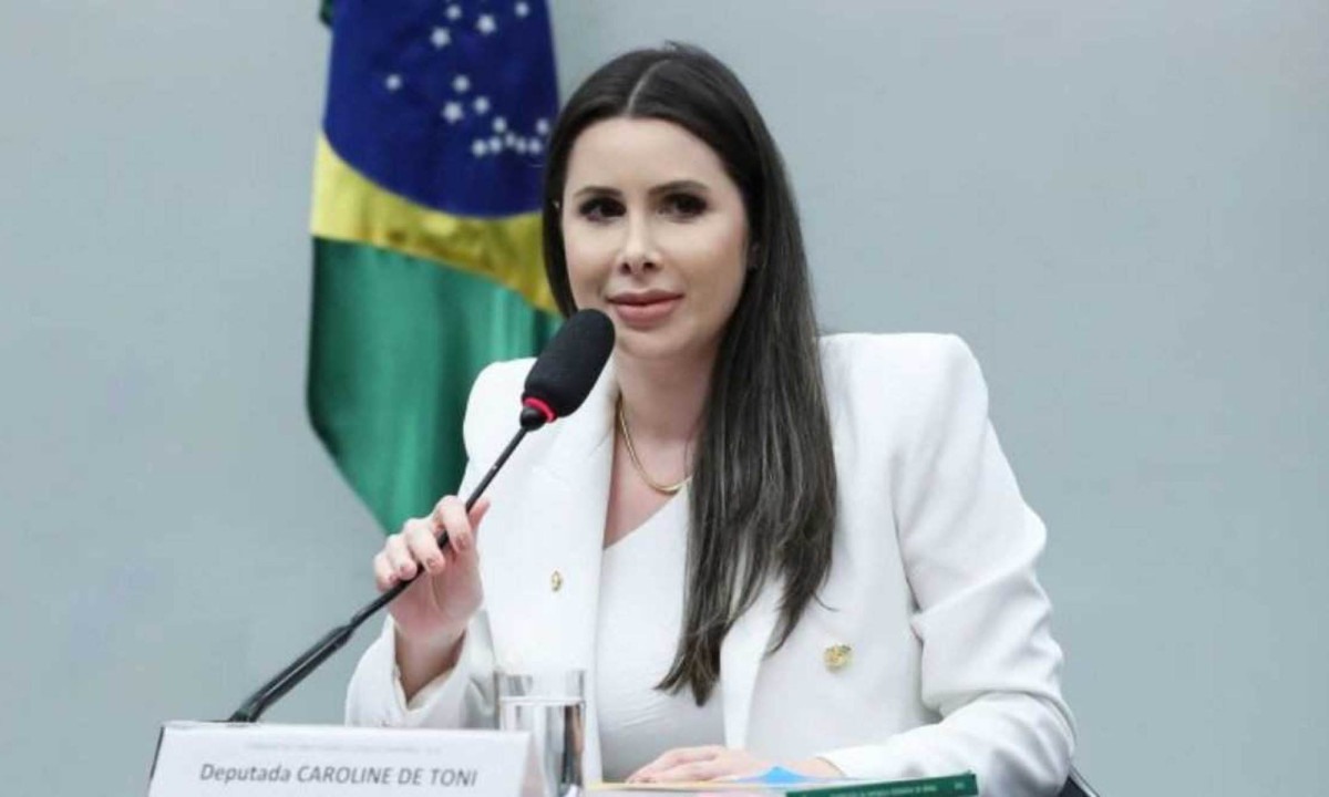 Deputados ligados ao Governo Lula criticam a atuação de Caroline De Toni (PL-SC), que 