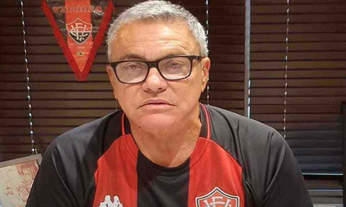 Paulo Carneiro, ex-presidente do Vitória, disse que fraudou exame de urina para proteger um ex-jogador do clube baiano -  (crédito: Reprodução/YouTube)