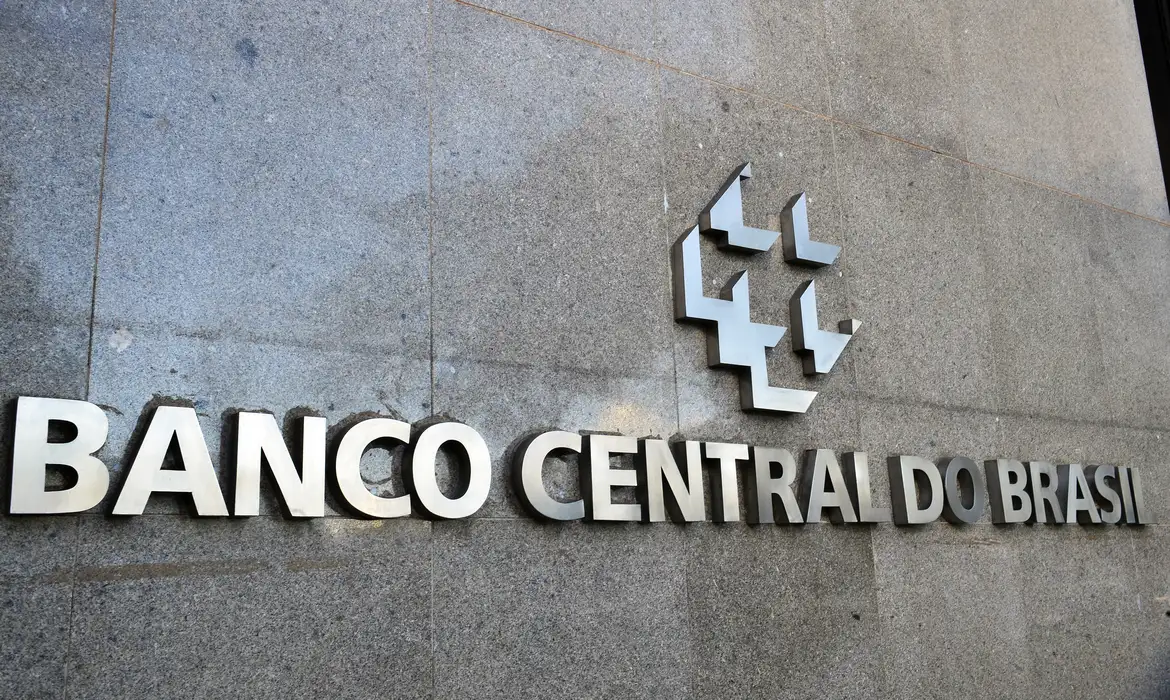 BC descumprirá meta se inflação ficar fora do alvo por seis meses -  (crédito: EBC)