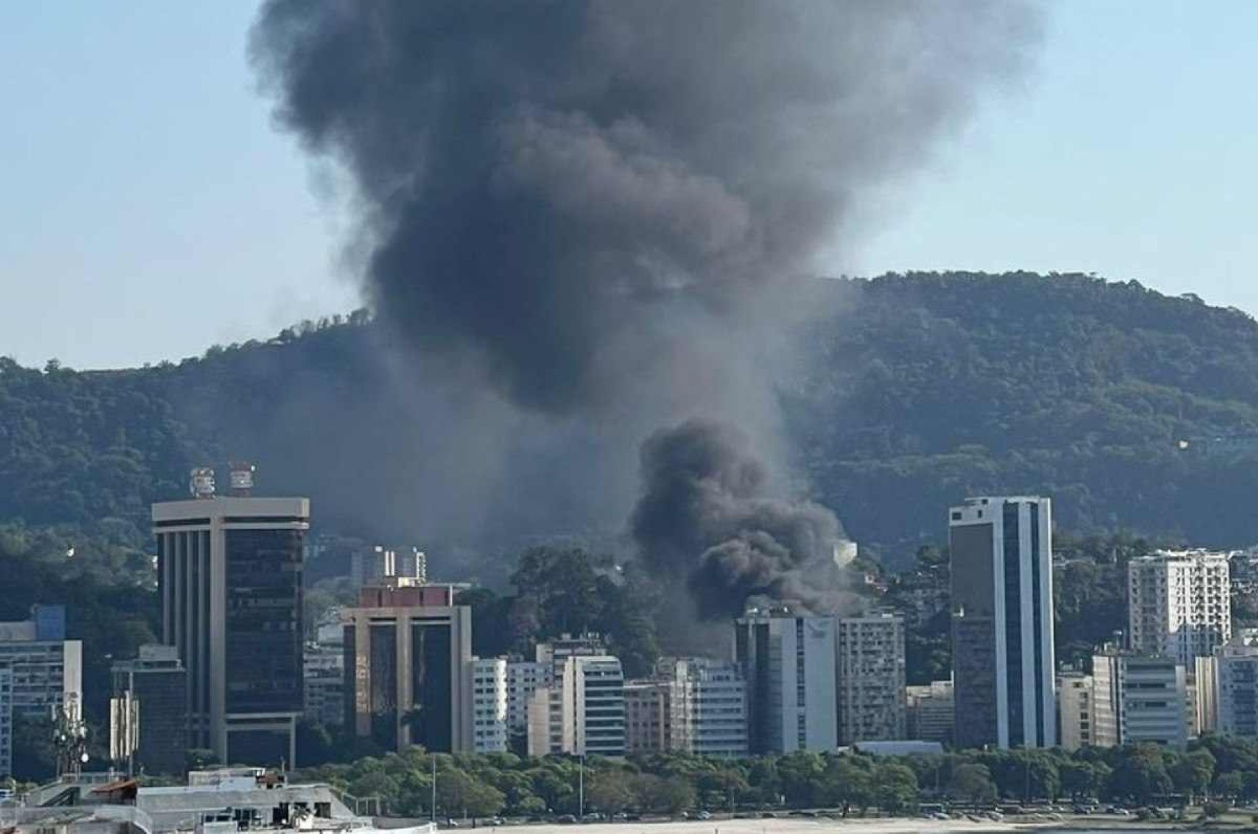 Incêndio fecha estação do metrô do Rio de Janeiro