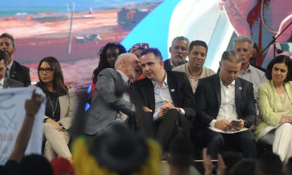 Lula e Rodrigo Pacheco sentaram lado a lado depois do presidente dizer que o senador é ótimo candidato ao governo de Minas em 2026  -  (crédito: Alexandre Guzanshe)