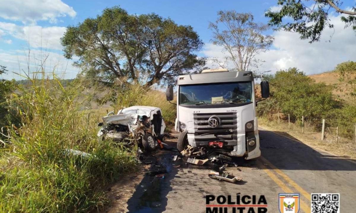 Adolescente era um dos ocupantes do carro que bateu de frente com caminhão -  (crédito: PMRv/Divulgação)