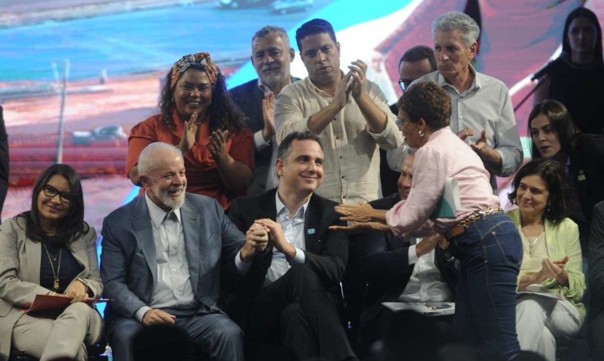 Lula teceu elogios ao presidente do Senado, Rodrigo Pacheco, e à prefeita de Contagem, Marília Campos  -  (crédito: Alexandre Guzanshe/EM/D.A. Press)