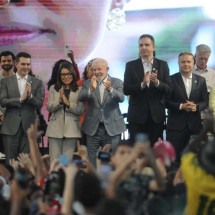 Lula em Minas: presidente volta a se aproximar da base em visita a Contagem - Alexandre Guzanshe
