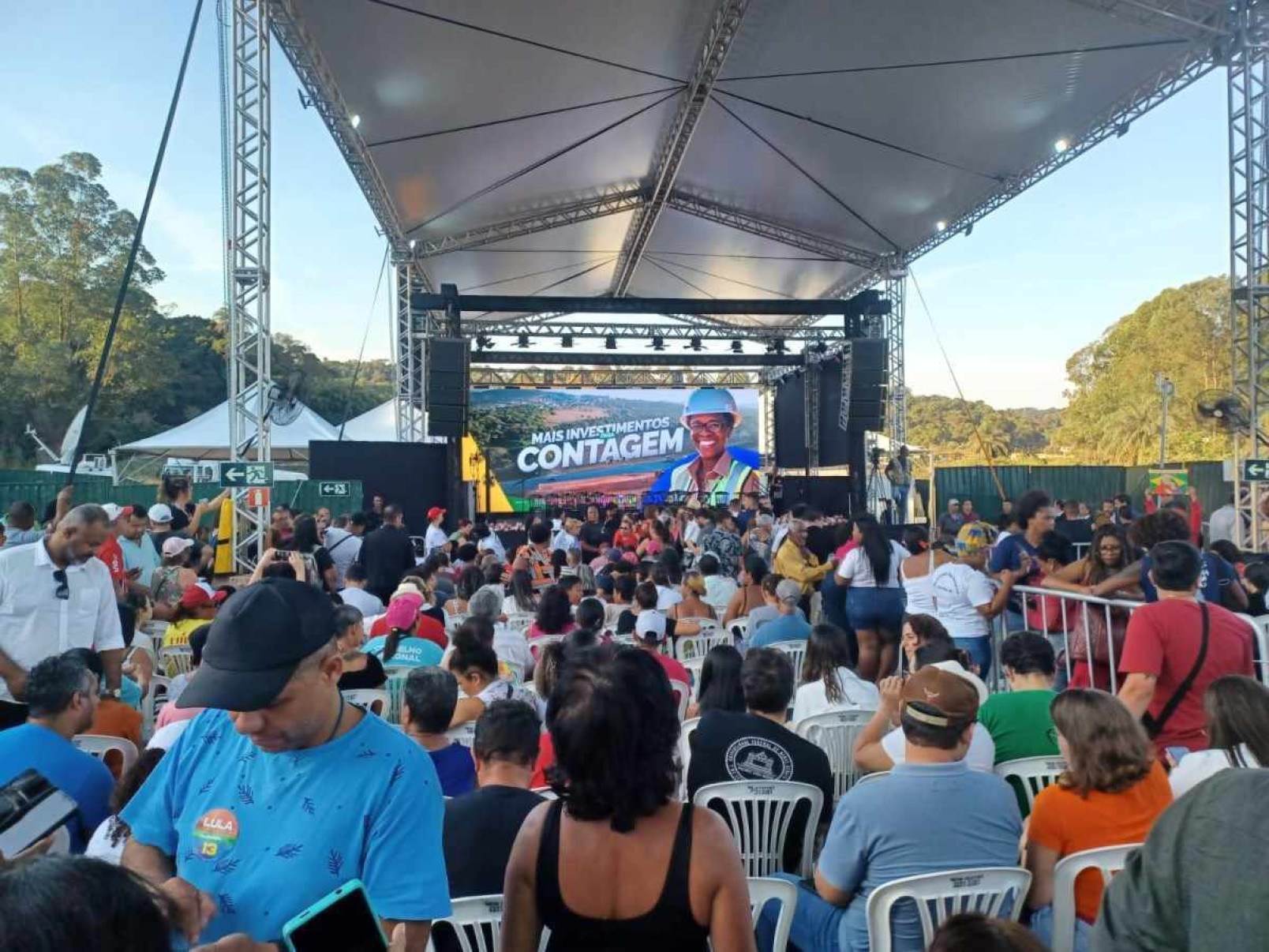 Evento com Lula em Contagem atrasa e plateia grita: ‘cadê você?’