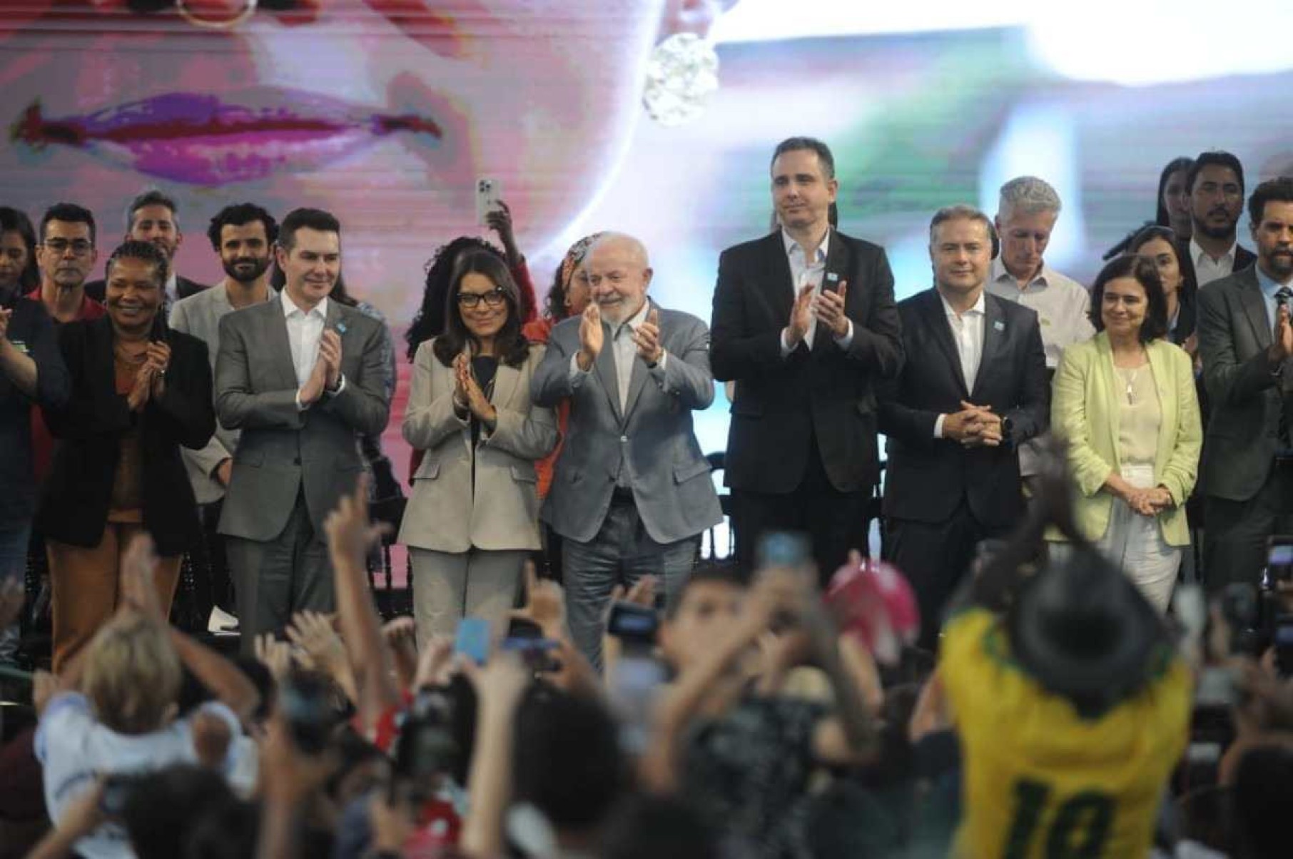 Lula em Minas: presidente volta a se aproximar da base em visita a Contagem
