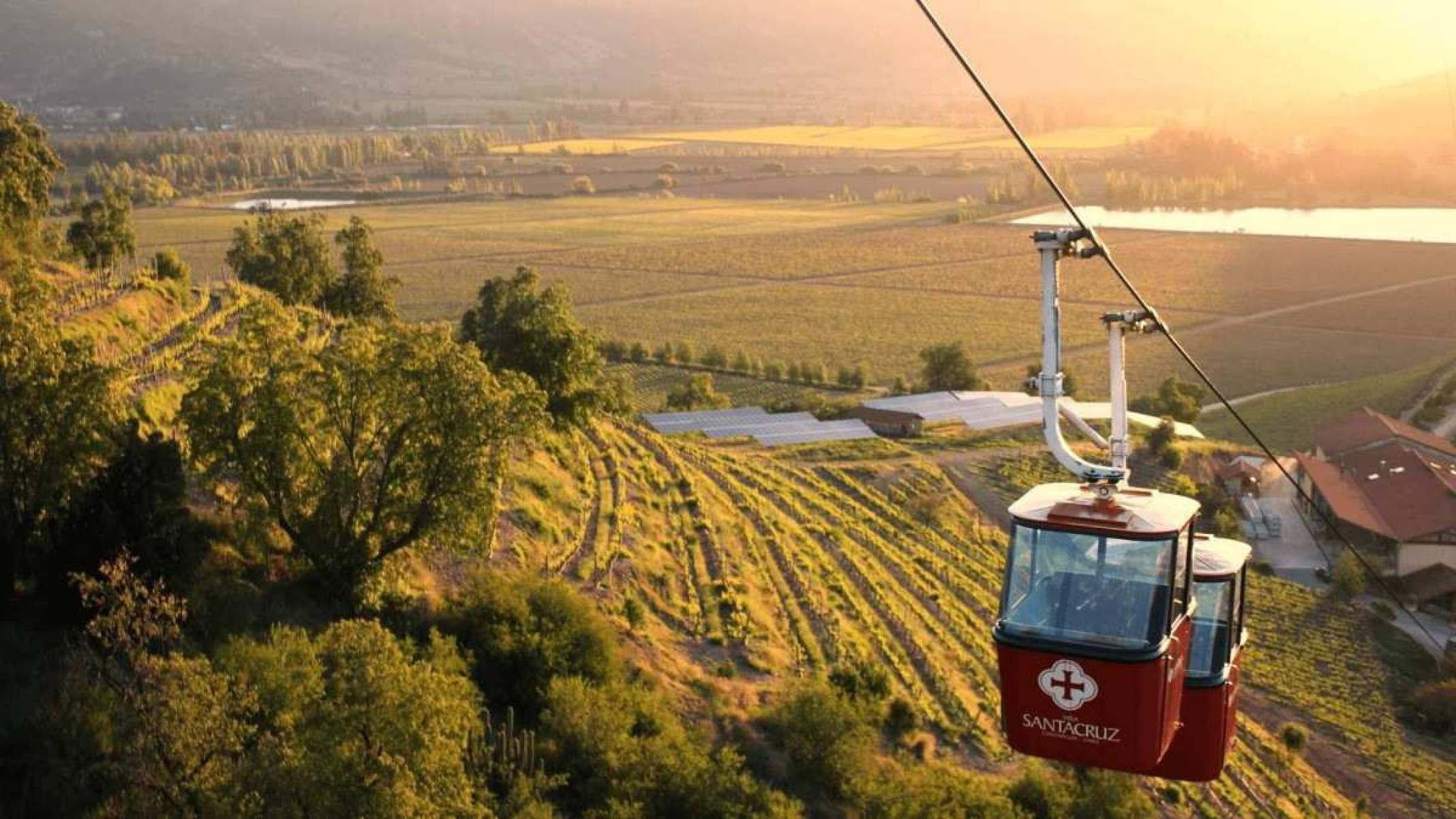 Passeio de teleférico na Viña Santa Cruz, uma das vinícolas mais icônicas da região do Vale do Colchagua