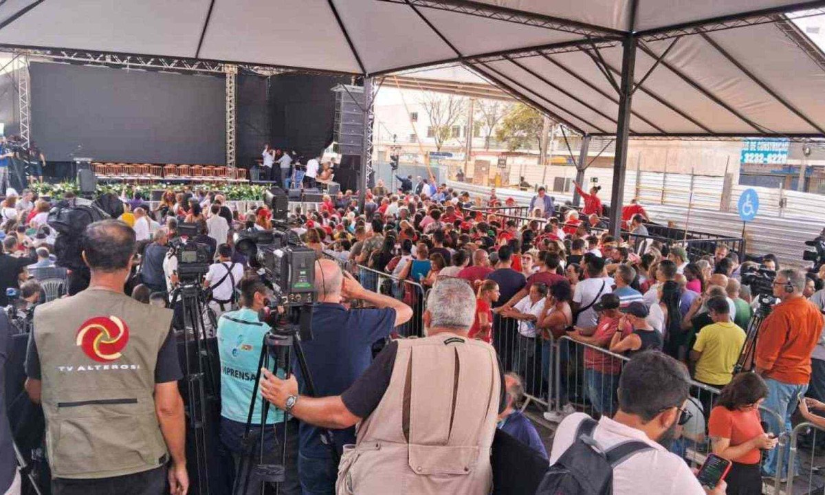 Cerimônia de inauguração do Viaduto Roza Cabinda, no Centro de Juiz de Fora -  (crédito: Bruno Luis Barros/EM/D.A. Press)