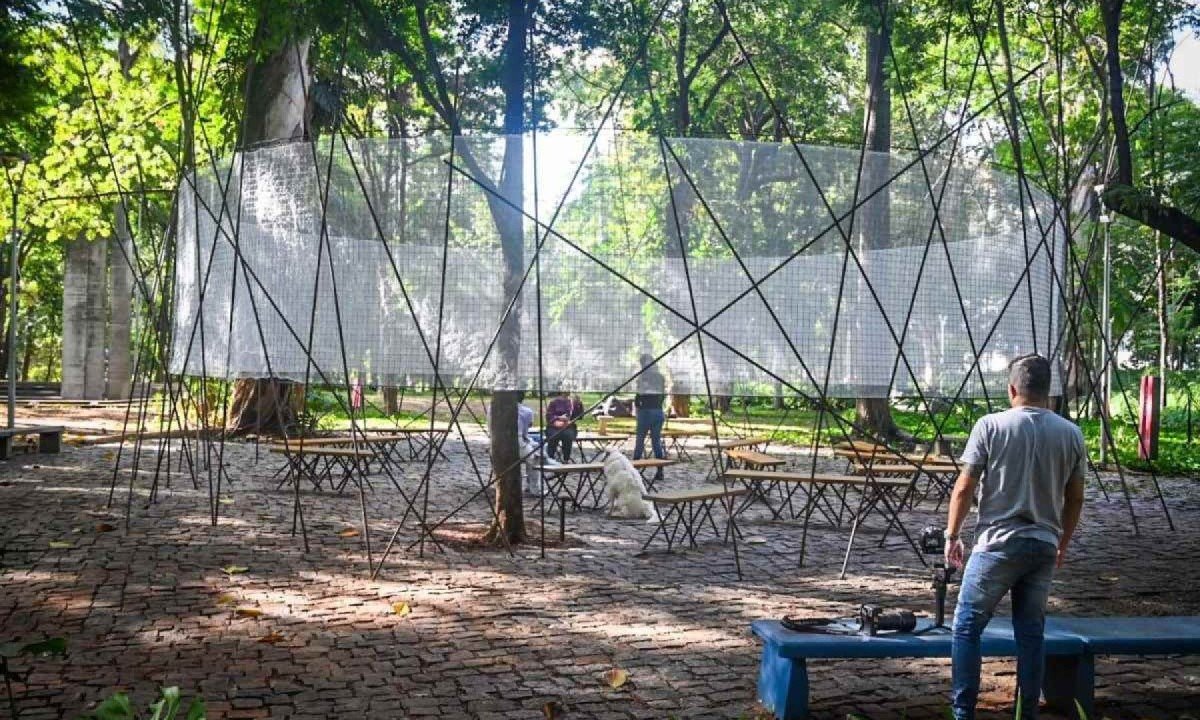 Instala&ccedil;&atilde;o da obra 'O anel', de Ant&ocirc;nio Grillo, foi conclu&iacute;da nesta sexta-feira (28/6) -  (crédito: Leandro Couri/EM/D.A Press )