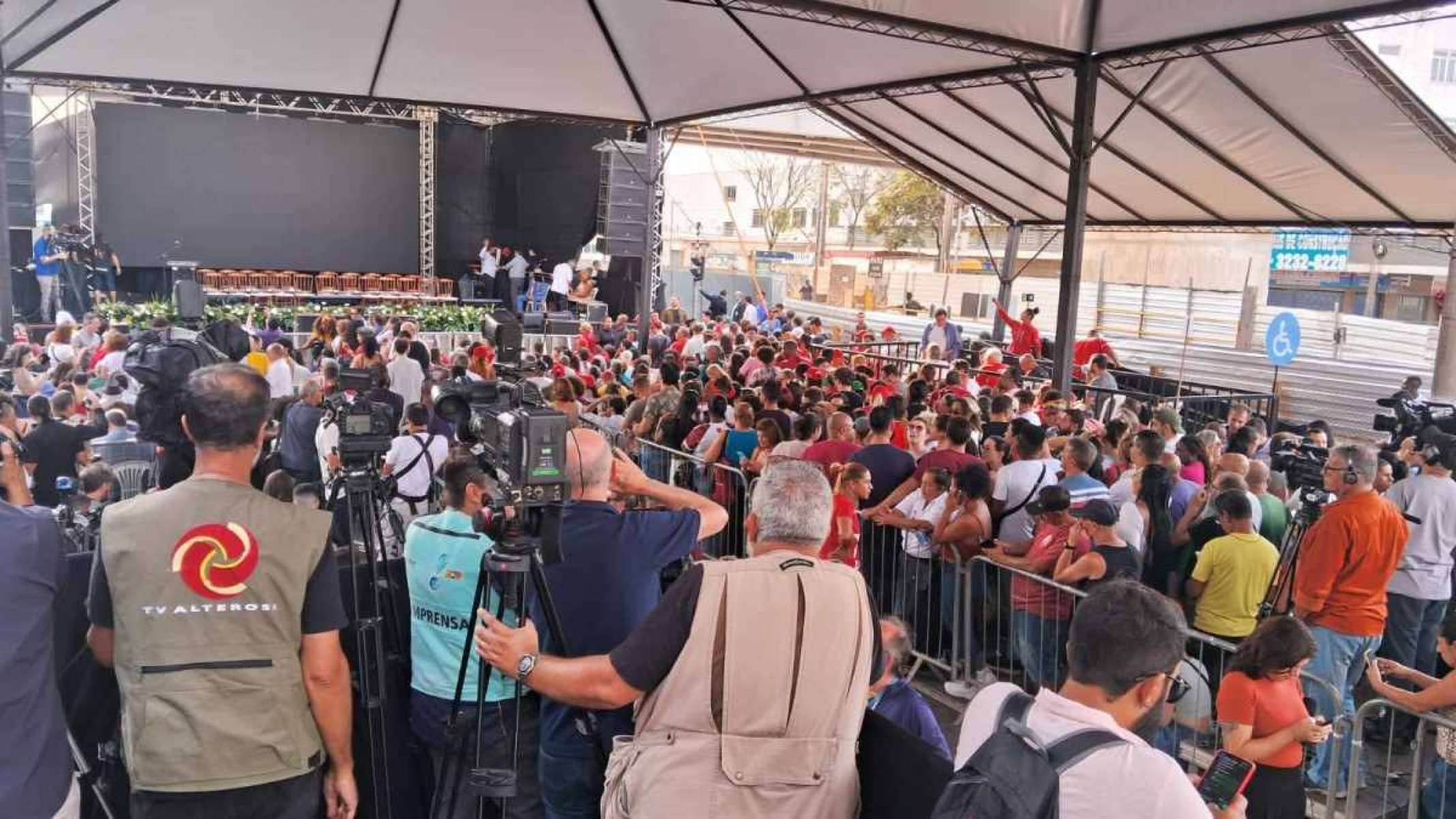 Lula em Minas: apoiadores aguardam chegada do presidente em Juiz de Fora