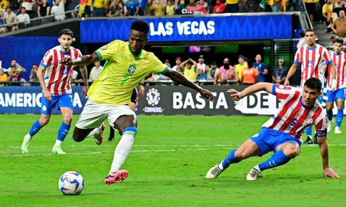 Vinicius Jr. marcou dois gols na goleada sobre o Paraguai por 4 a 1, na sexta-feira, pelo Grupo D da Copa América -  (crédito: Frederic J. Brown / AFP)