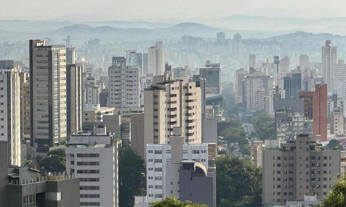Clima seco e névoa são anúncio de dias secos no fim de semana em BH e em 80% de Minas Gerais -  (crédito: Mateus Parreiras/EM/D.A.Press)