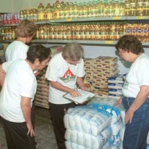 Quando a inflação transformou donas de casa em fiscais de supermercado - Renato Weil/EM - 4/7/2000