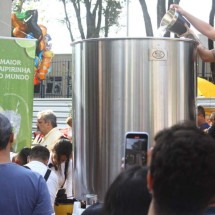A maior caipirinha do mundo: recorde é batido em festival no Santa Tereza - Marcos Vieira/EM/D.A Press