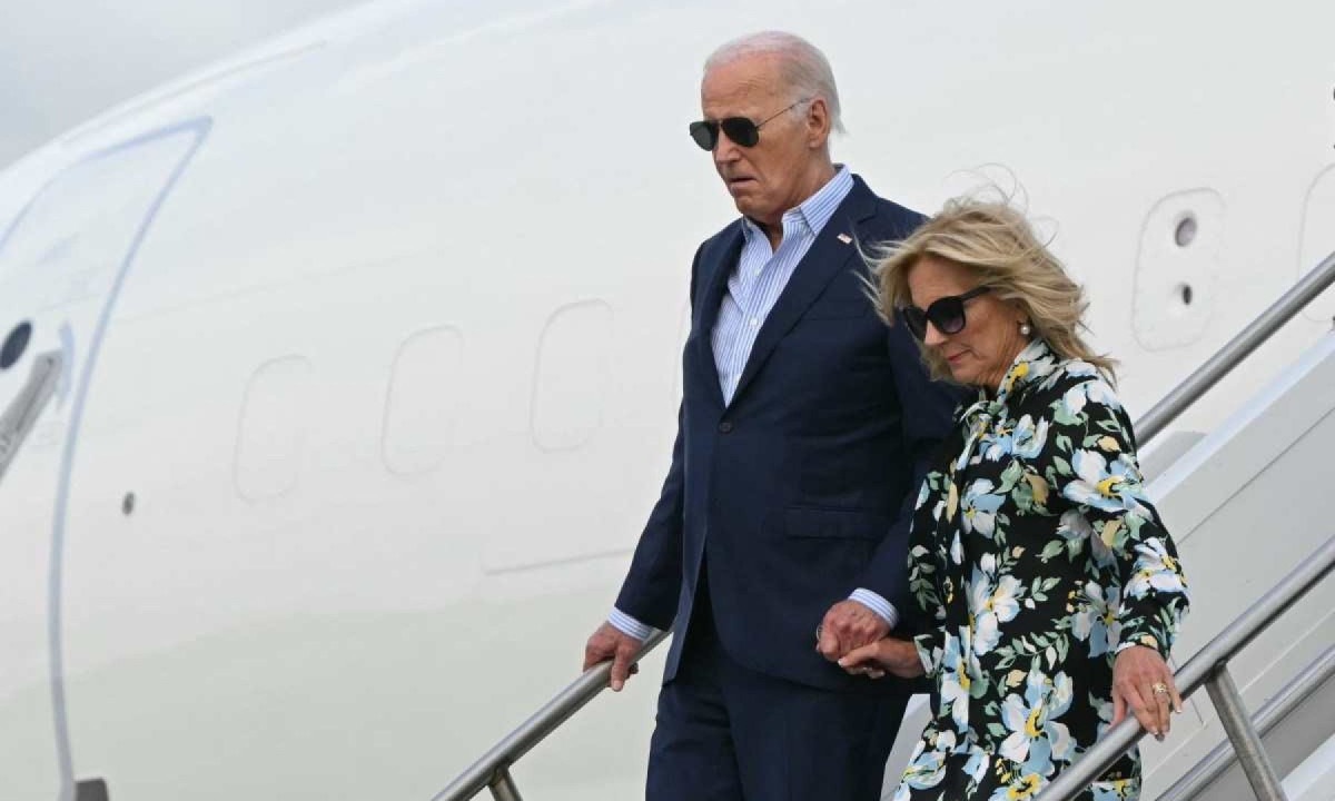 O presidente e a primeira-dama chegam em New Jersey, no sábado  -  (crédito:  AFP)