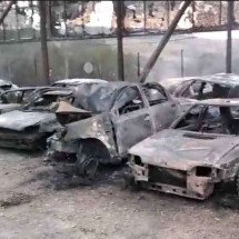 MG: incêndio em vegetação se alastra e atinge cerca de 50 carros em pátio - Corpo de Bombeiros/Divulgação