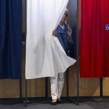 Extrema-direita derrota partido de Macron nas eleições, apontam projeções - Ludovic MARIN / AFP