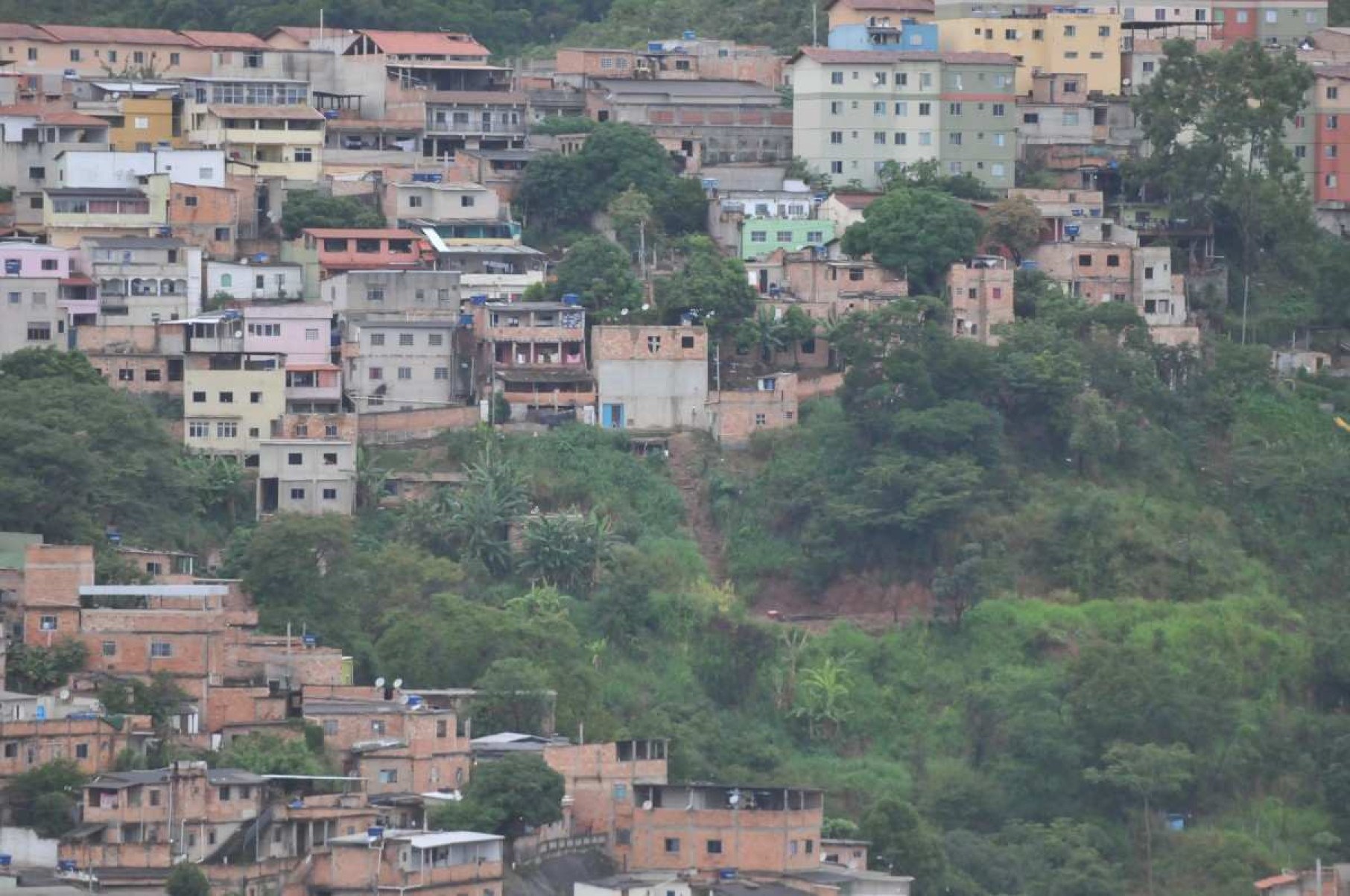 Incêndio perto de festa junina assusta participantes e moradores