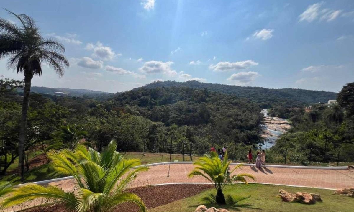 Parque Natural Municipal Cachoeira de Sarzedo foi inaugurado nesta quinta-feira (1/7)
 -  (crédito: Edésio Ferreira/EM/DA Press)