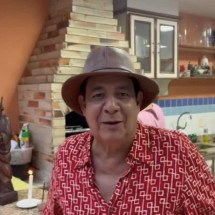 Zeca Pagodinho surpreende ao revelar valor de sua aposentadoria - Zeca Pagodinho disse que o valor de sua aposentadoria surpreendeu até a própria família