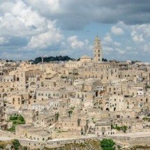Atletas de parkour danificam edifício de cidade histórica da Itália - pexels Mike van Schoonderwalt