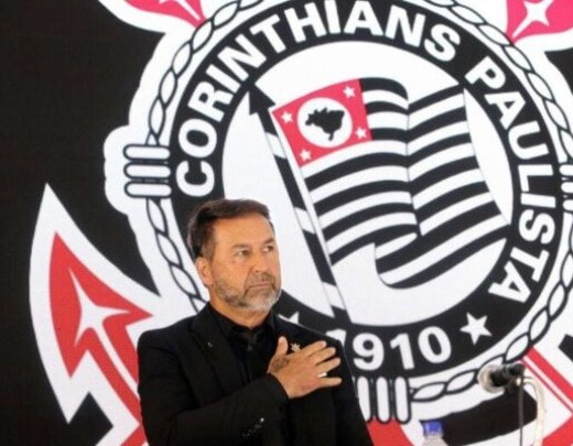 Augusto Melo, presidente do Corinthians, busca um novo técnico para o clube -  (crédito: Foto: Jose Manoel Idalgo/Corinthians )