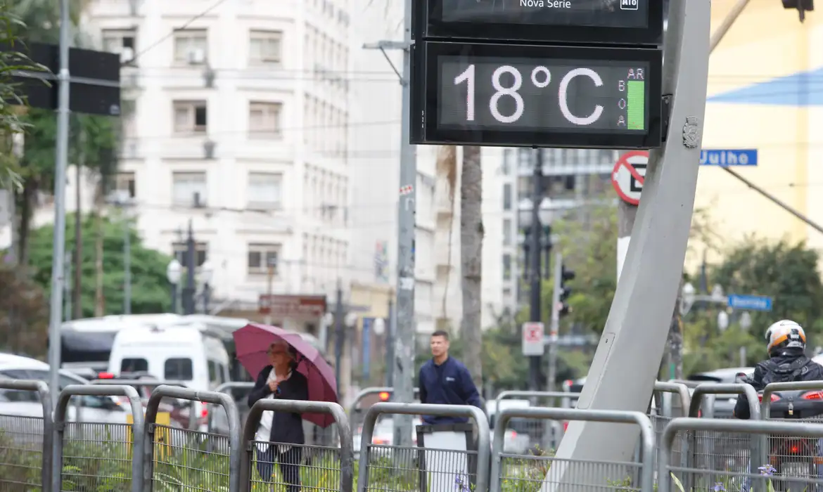 Ministério da Saúde alerta para baixas temperaturas no Sul -  (crédito: EBC)