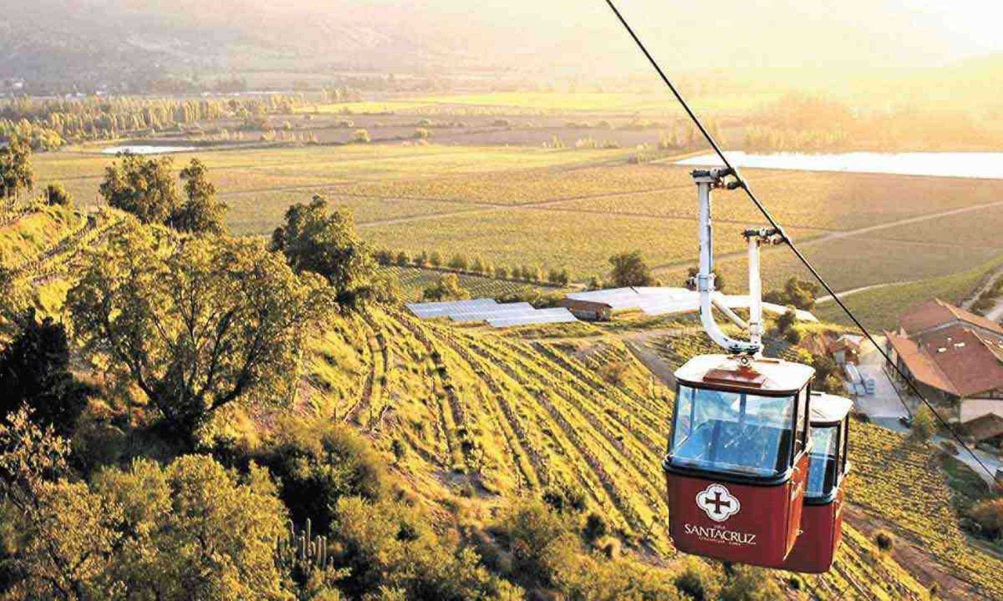 Passeio de teleférico na Viña Santa Cruz, uma das vinícolas mais icônicas da região do Vale do Colchagua