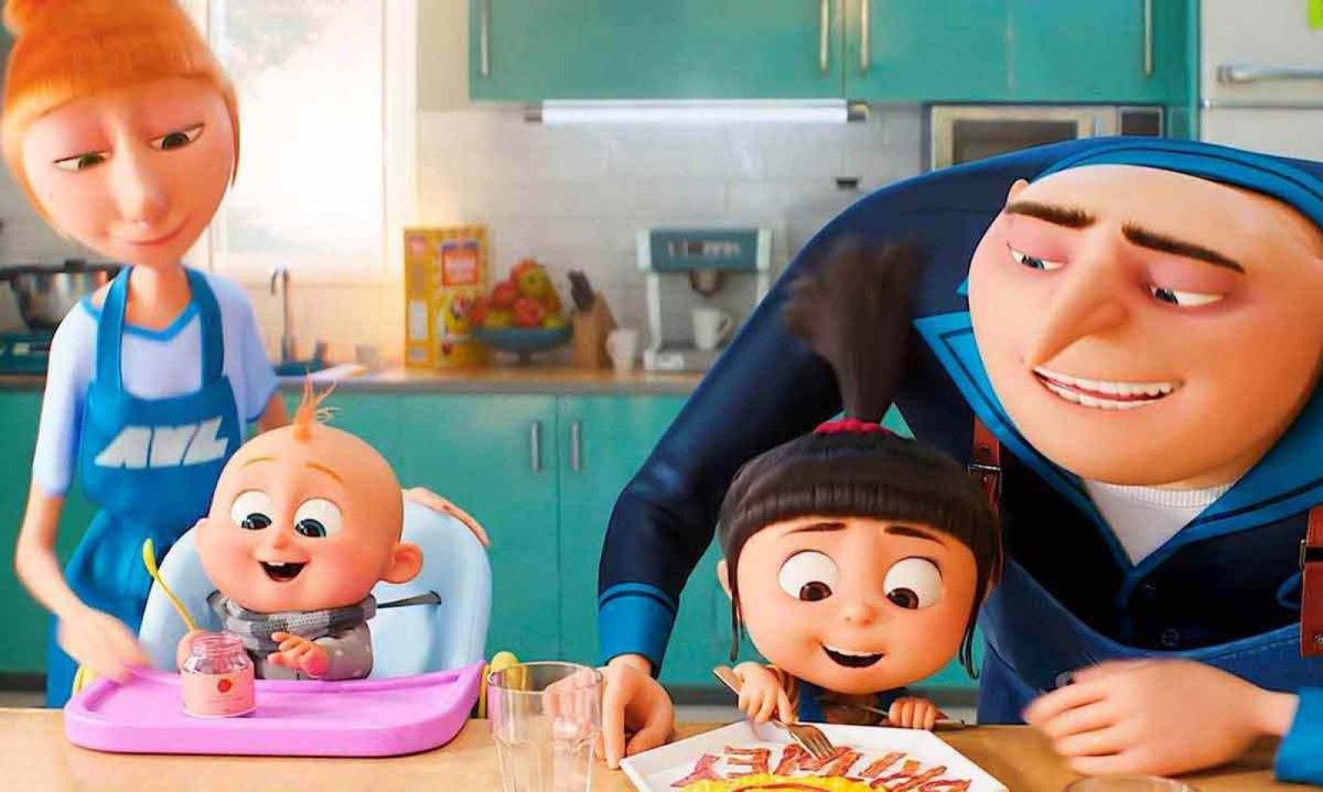 Com novas identidades, Lucy, Gru e as crianças se mudam para bairro de ricos para escapar do vilão Maxime Le Mal -  (crédito: Universal Studios/divulgação)