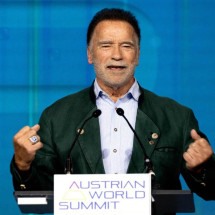 Idosa faz pix de R$ 240 mil para fake de Arnold Schwarzenegger -  Joe Klamar / AFP