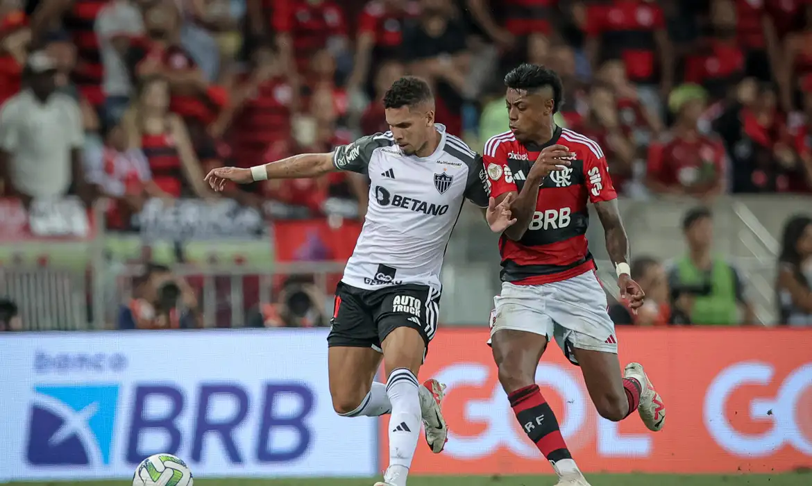 Líder do Brasileiro, Flamengo enfrenta Atlético-MG no Mineirão -  (crédito: EBC)