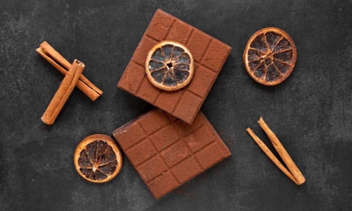 É possível integrar o chocolate à dieta de maneira saudável, desde que se tenha moderação -  (crédito: Freepik)